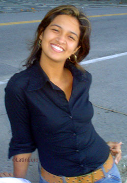 Date this fun Brazil girl Roberta from NITEROI B7385