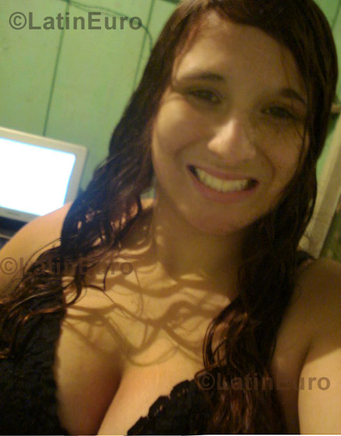 Date this attractive Brazil girl Danila from Ourinhos B744