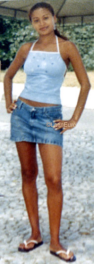 Date this attractive Brazil girl Iris from SALVADOR B7524