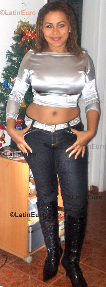 Date this fun Brazil girl Aline from Lisboa B766