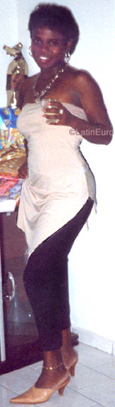 Date this happy Brazil girl B8043 from PINDAMONHANGABA B8043