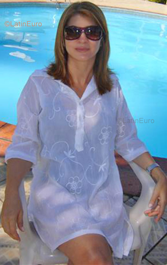 Date this hard body Brazil girl Edna from Goiania B809