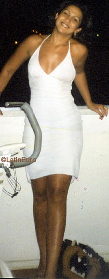 Date this delightful Brazil girl Flavia from CAXAMBU B8140