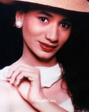 Date this voluptuous Brazil girl Juliana from MONTES CLAROS B8196