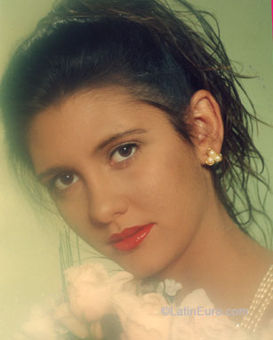 Date this georgeous Brazil girl Linara from BRASILIA B8244