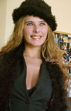 Date this lovely Brazil girl Fabia from SAO PAULO B8294