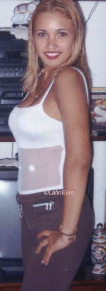 Date this happy Brazil girl Emely from MANAUS B8324
