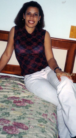 Date this pretty Brazil girl Denise from RIO DE JANEIRO B8406