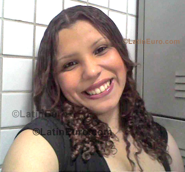 Date this fun Brazil girl Poliane from Brasilia B841