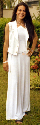 Date this gorgeous Brazil girl Claudia from NANUQUE B8410