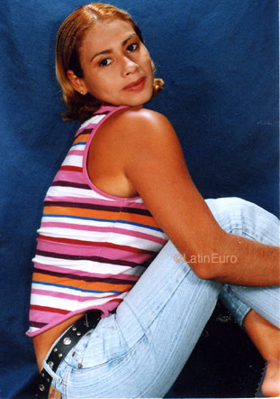 Date this attractive Brazil girl Edva from  B8672