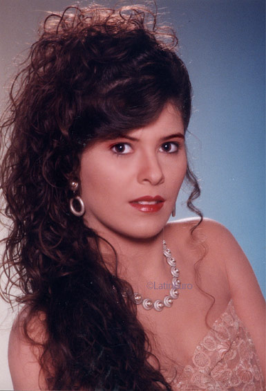 Date this athletic Brazil girl Valeria from SAO PAULO B8699