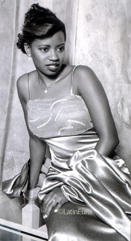 Date this gorgeous Brazil girl Liria from ITUIUTABA B8750