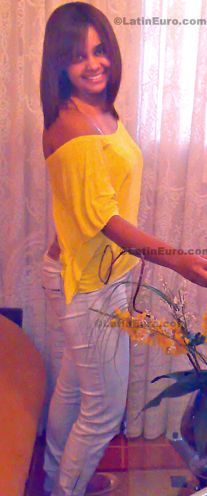 Date this good-looking Brazil girl Keny- from  B90