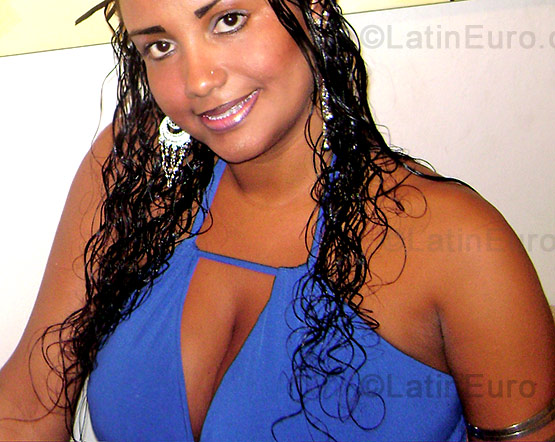 Date this beautiful Brazil girl Ingrid from Macae B916