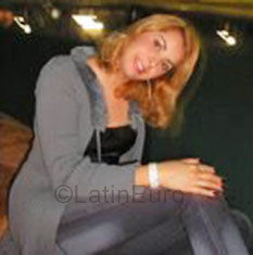 Date this happy Brazil girl Ana from Betim B951