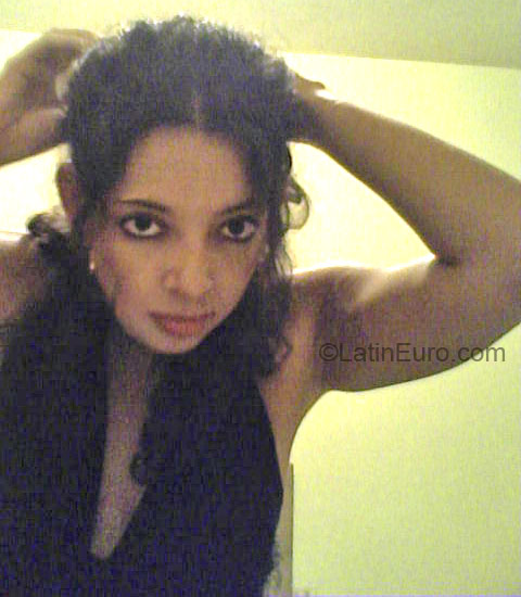 Date this happy Colombia girl Eliana from Cali C7900