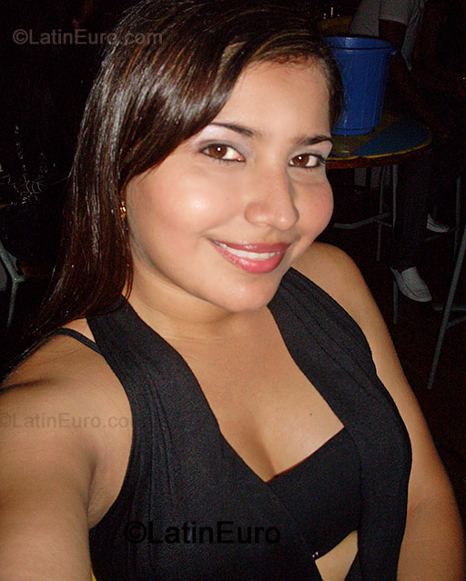 Date this voluptuous Colombia girl July from Barranquilla C7976