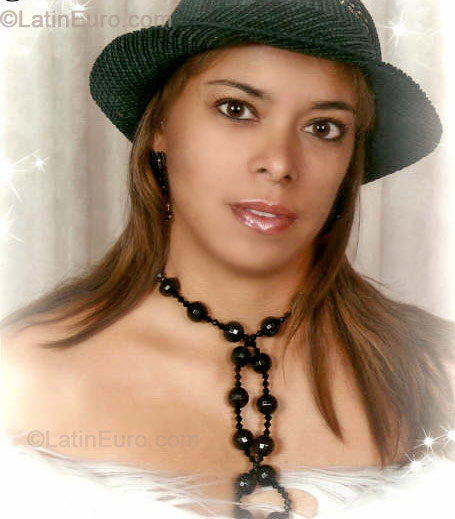 Date this attractive Colombia girl Beatriz from Medellin C7988