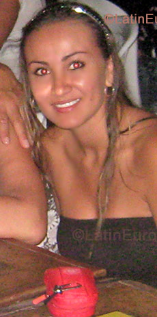 Date this cute Colombia girl Nathaly from  C8056