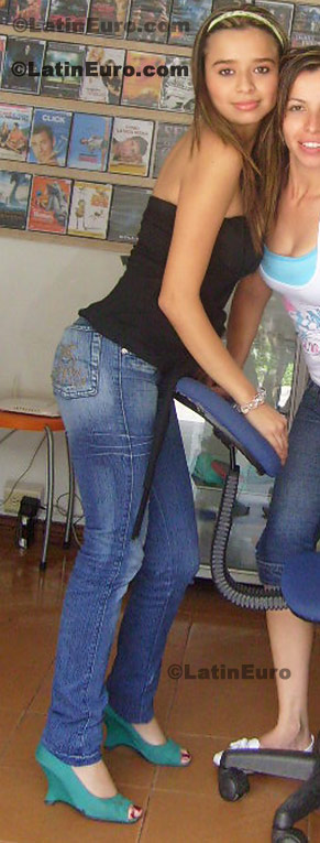 Date this fun Colombia girl Viviana from Ibague C8100