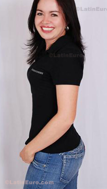 Date this foxy Colombia girl Belisa from Bogota C8101
