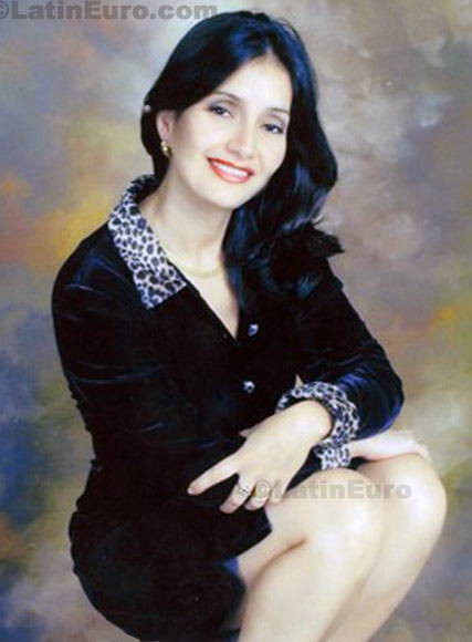 Date this attractive Colombia girl Martha from Bogota C8126