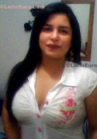 Date this nice looking Colombia girl Ana from Medellin C8185