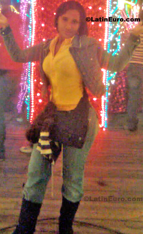 Date this georgeous Colombia girl Yulier from Medellin C8211