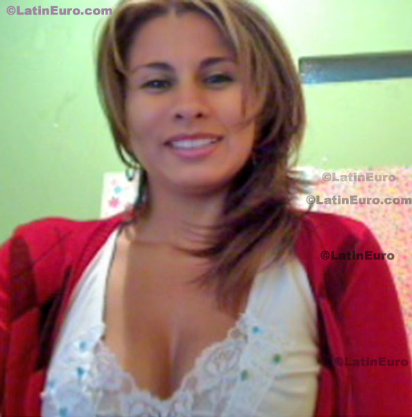 Date this delightful Colombia girl Ana from Manizales C8333