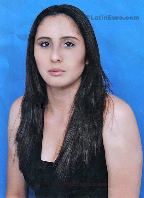 Date this nice looking Colombia girl Yenny from Bogota C8398