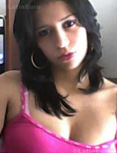 Date this charming Colombia girl Yency from Medellin C8460