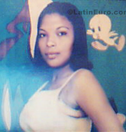 Date this happy Colombia girl Ingri from Buenaventura C8478