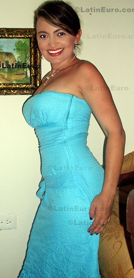 Date this foxy Colombia girl Paola from Sincelejo C8500