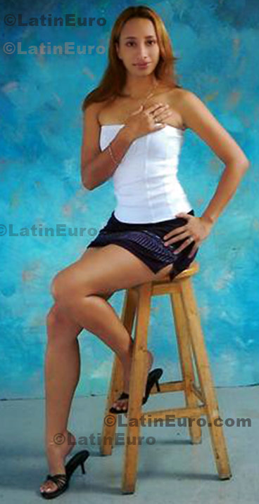 Date this sultry Colombia girl Adriana from Cali C8517