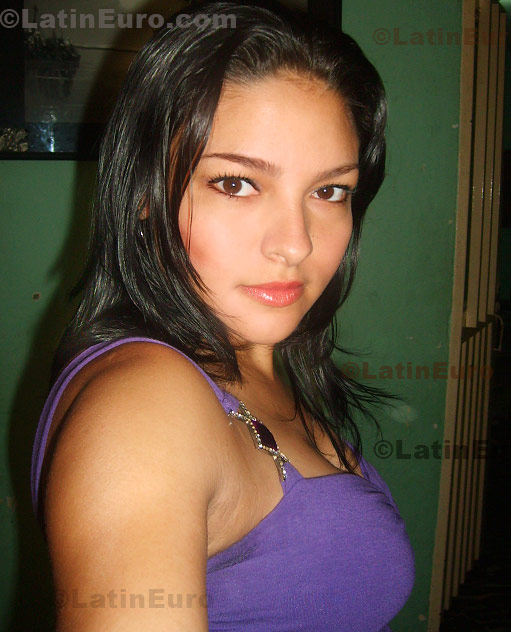 Date this gorgeous Colombia girl Lina from  C8531