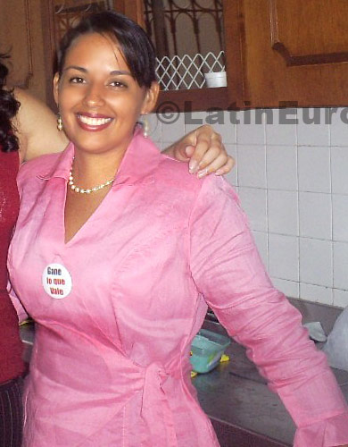 Date this attractive Colombia girl Klaudeh from  C8542