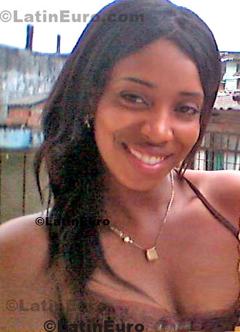 Date this foxy Colombia girl Indira from Buenaventura C8546