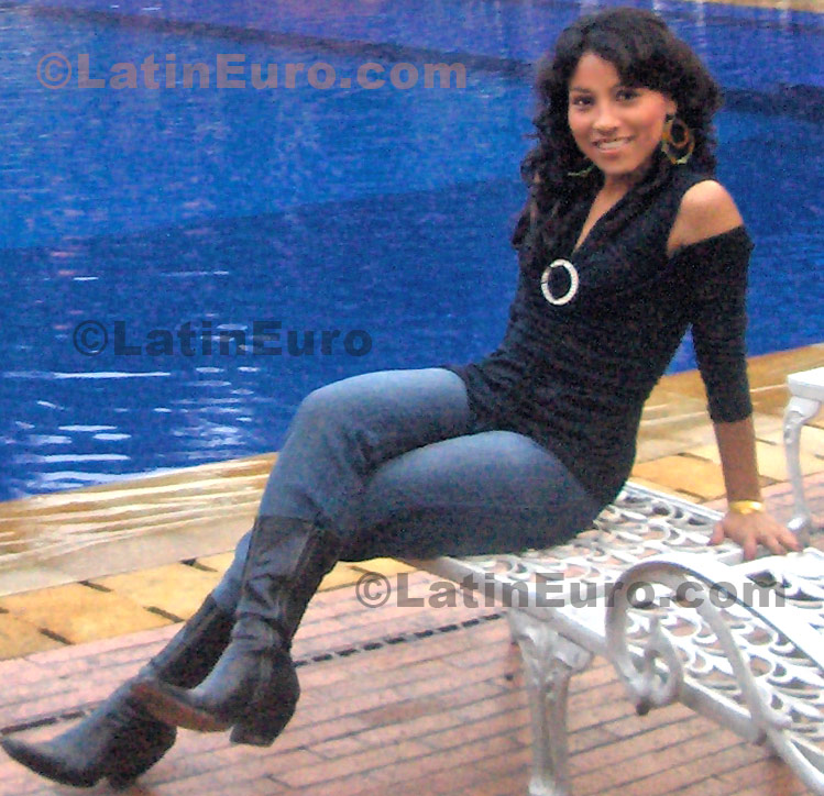 Date this delightful Colombia girl Angela from Medellin C8550