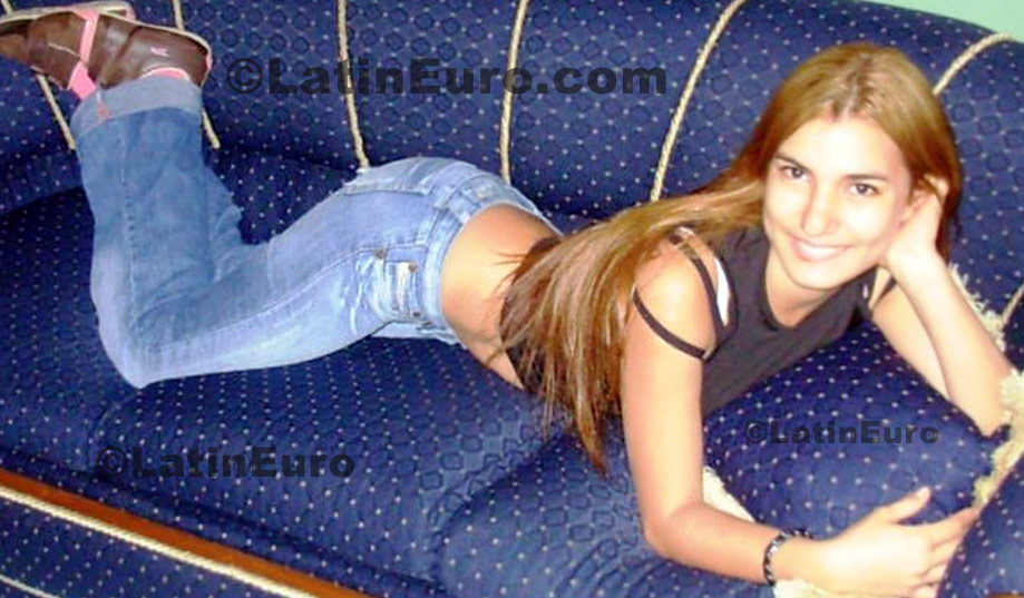 Date this sensual Colombia girl Gloria from  C8639
