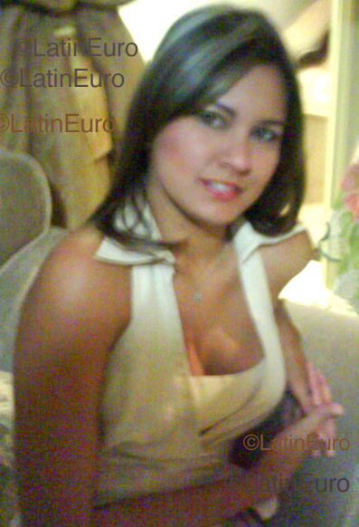 Date this attractive Colombia girl Syssy from Barranquilla C8941