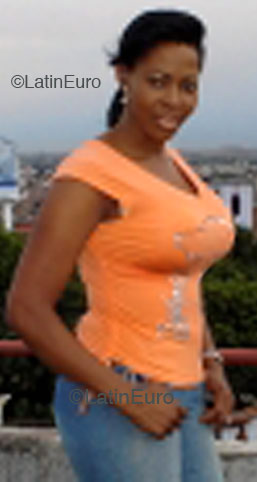 Date this voluptuous Colombia girl Fabiola from  C9334