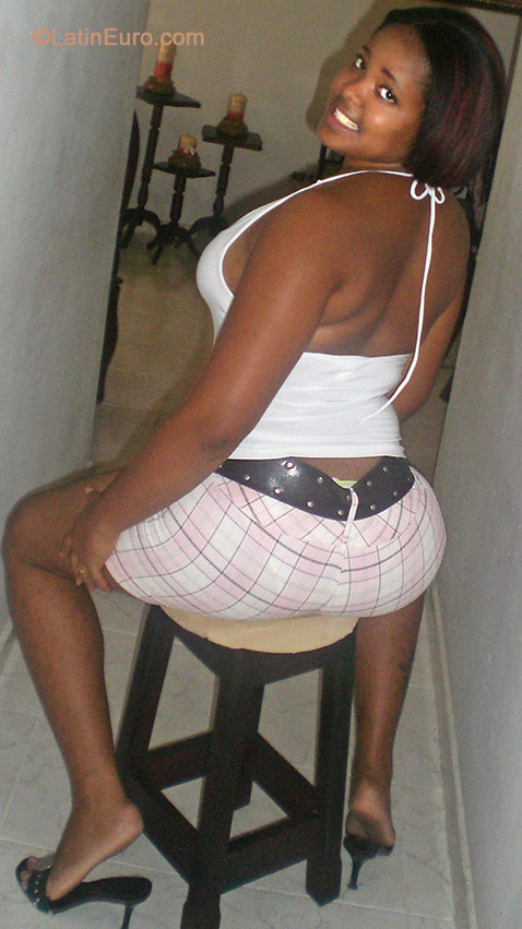 Date this tall Dominican Republic girl Mary from Santiago N-1564