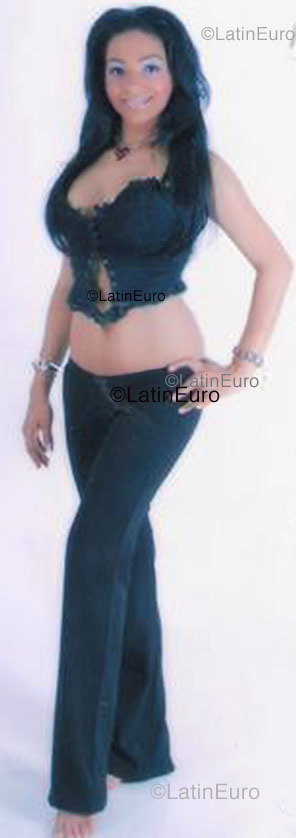 Date this attractive Dominican Republic girl Maireni from Santo Domingo N-157