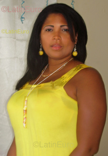 Date this tall Dominican Republic girl Jhureily from Barahona N-242