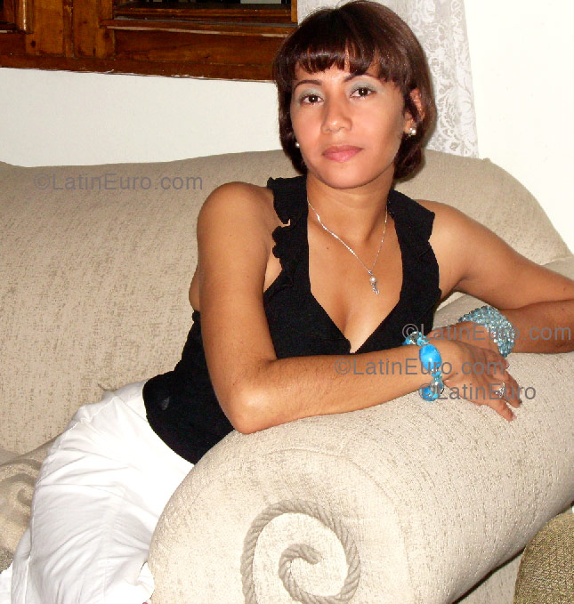 Date this nice looking Any Country girl Crismelly from San Francisco de Macoris N-36