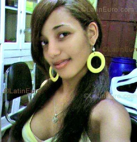Date this exotic Dominican Republic girl Lilian from Barahona N-398