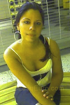 Date this voluptuous Dominican Republic girl Josefina from Santo Domingo N-430