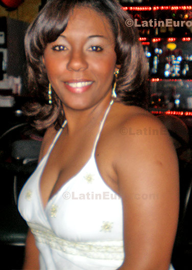 Date this exotic Dominican Republic girl Elisabeth from San Pedro de Macoris N-475