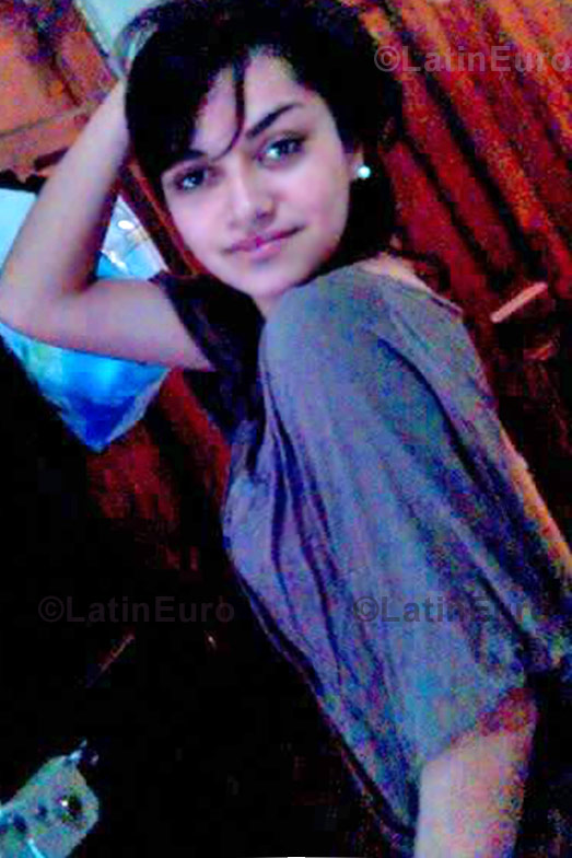 Date this sensual Honduras girl Helen from Santa Rosa de Copan N-671